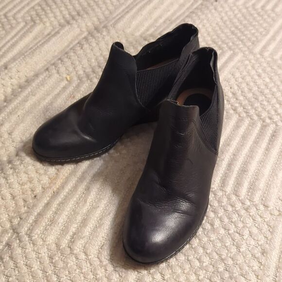 Earth Black Leather Catamount Wedge Booties 8.5 Wrapped Pebbled Elastic Ankle - Picture 1 of 7